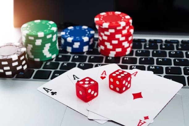 qqmercy mobile app interface showing live blackjack table on a smartphone screen
